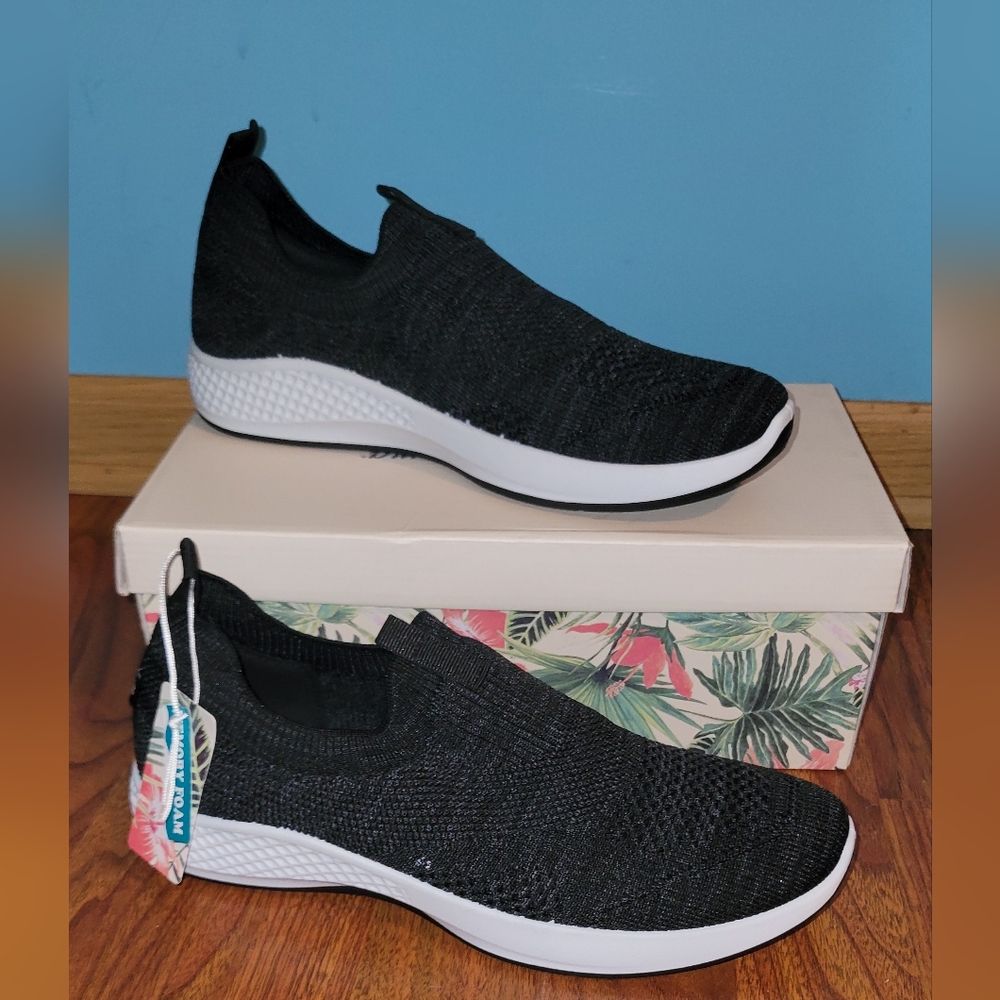 NWT Tommy Bahama Flint Knit Jogger Memory Foam Slip On Sneakers Size 10